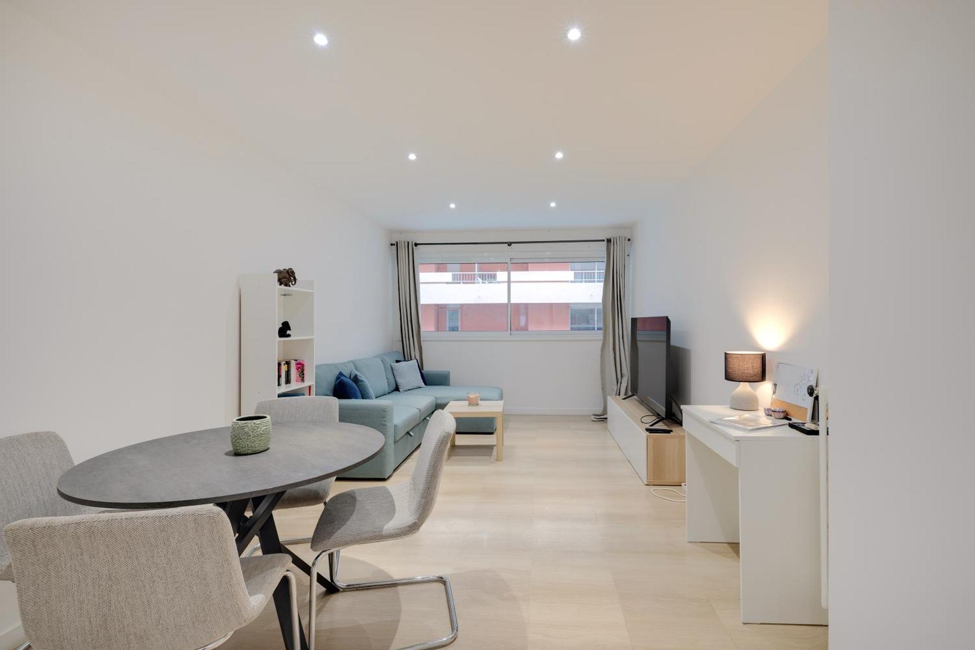 Newly Renovated Charming Downtown Apartment 昂蒂布 外观 照片