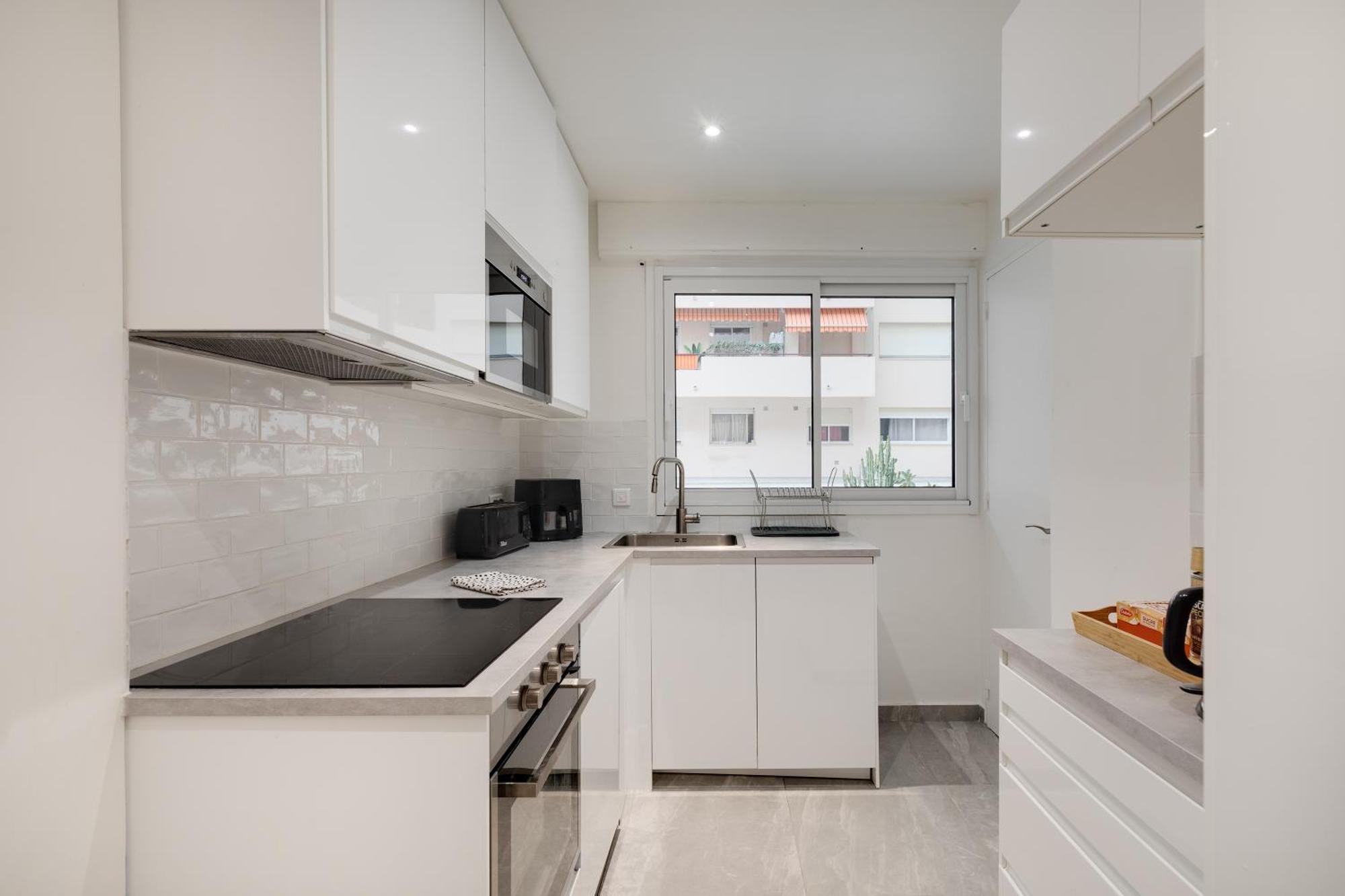 Newly Renovated Charming Downtown Apartment 昂蒂布 外观 照片